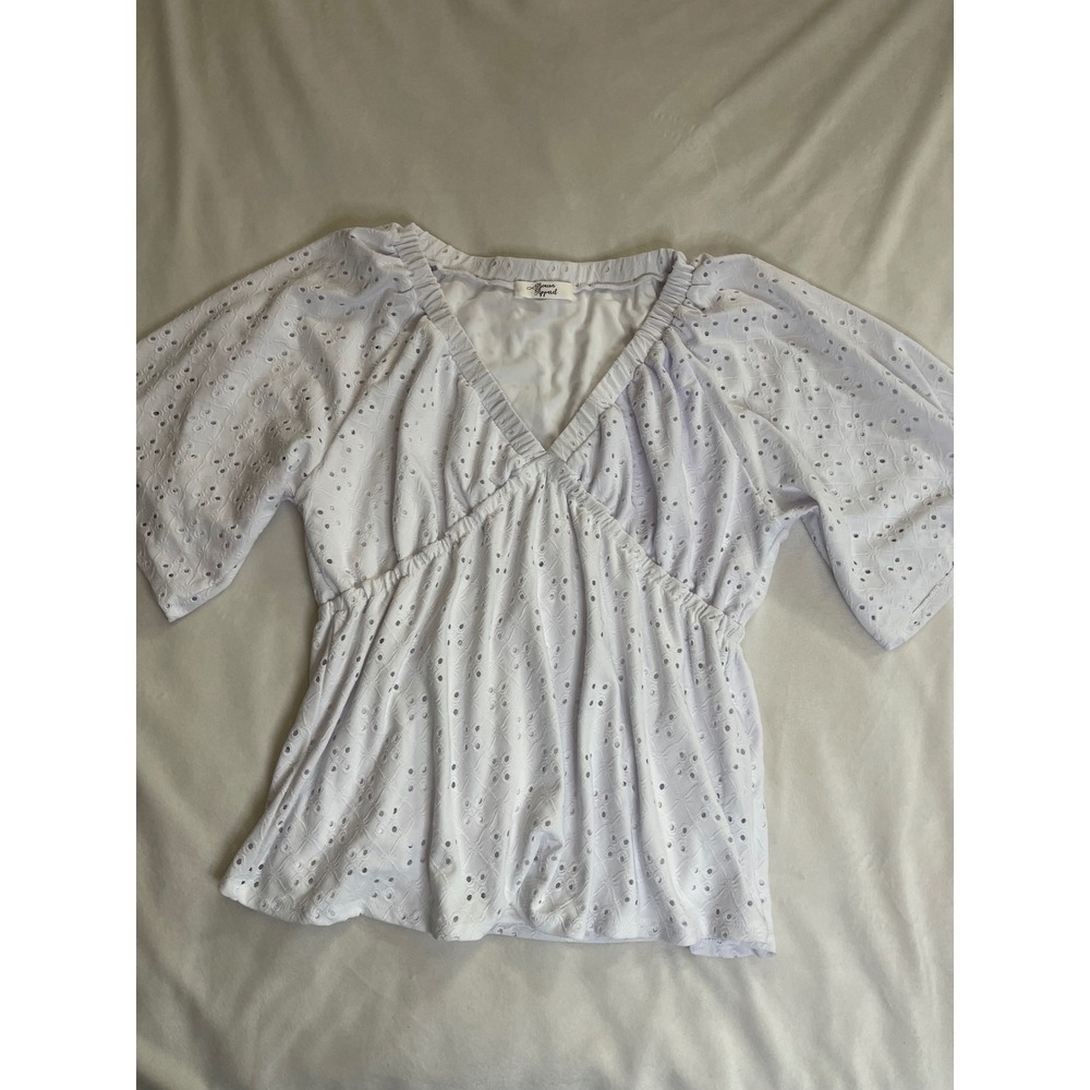 Beacon Apparel White Eyelet V-Neck Empire Waist Top Size M TU42926-B